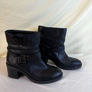 Kenneth Cole Black Leather Ankle Boots Slip On Moto Buckle Block Heel Women’s 8